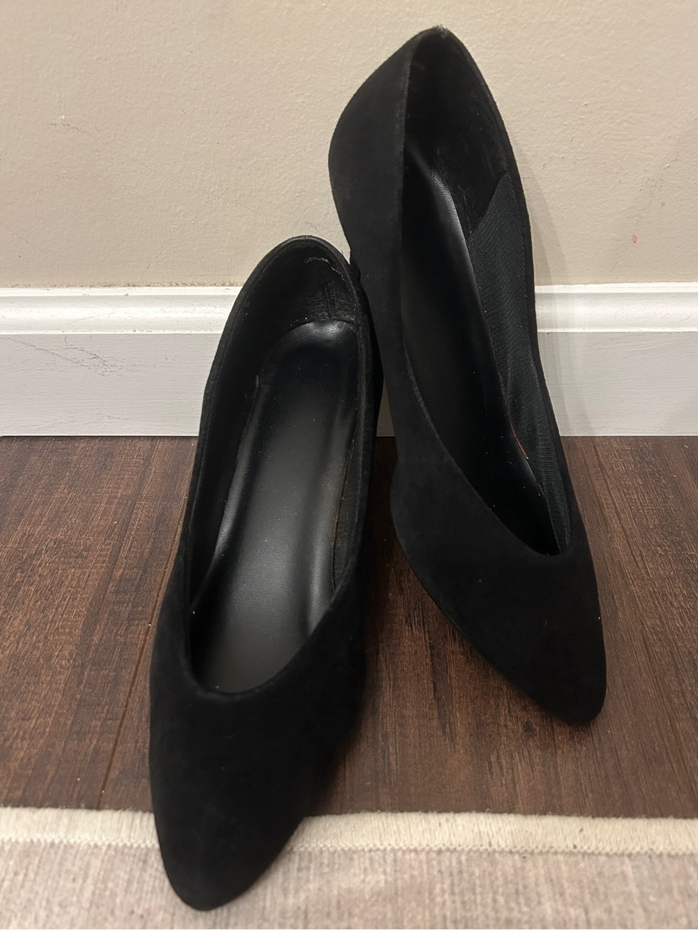 Black Suede Sz 8 Leather Kitten Heel Rounded Pointed Toe Heels Classic Sleek
